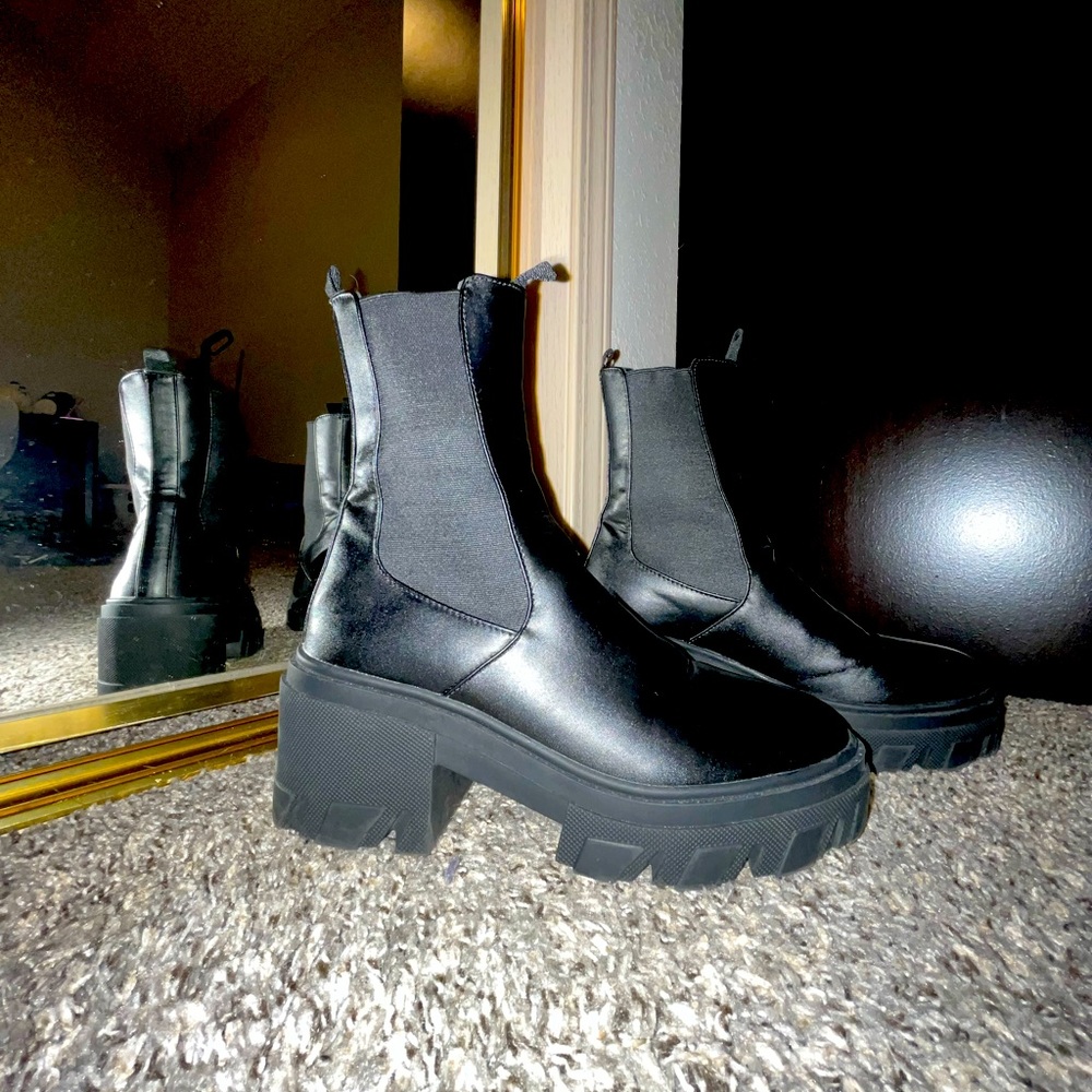 Chunky heeled black doc marten look alikes